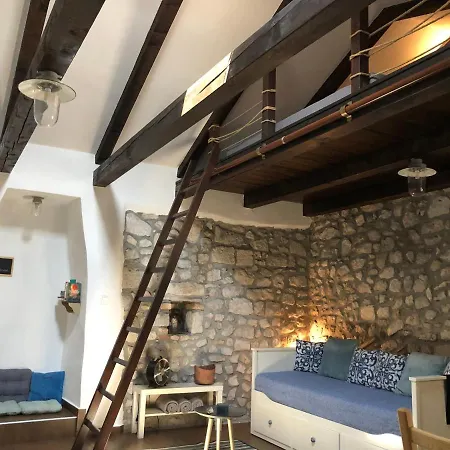 Old Town Apartment *