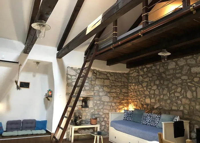 Old Town Apartment *